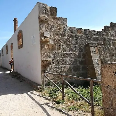 Spacious And Rustic Mediterranean House Apartman