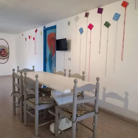 Spacious And Rustic Mediterranean House Marzamemi